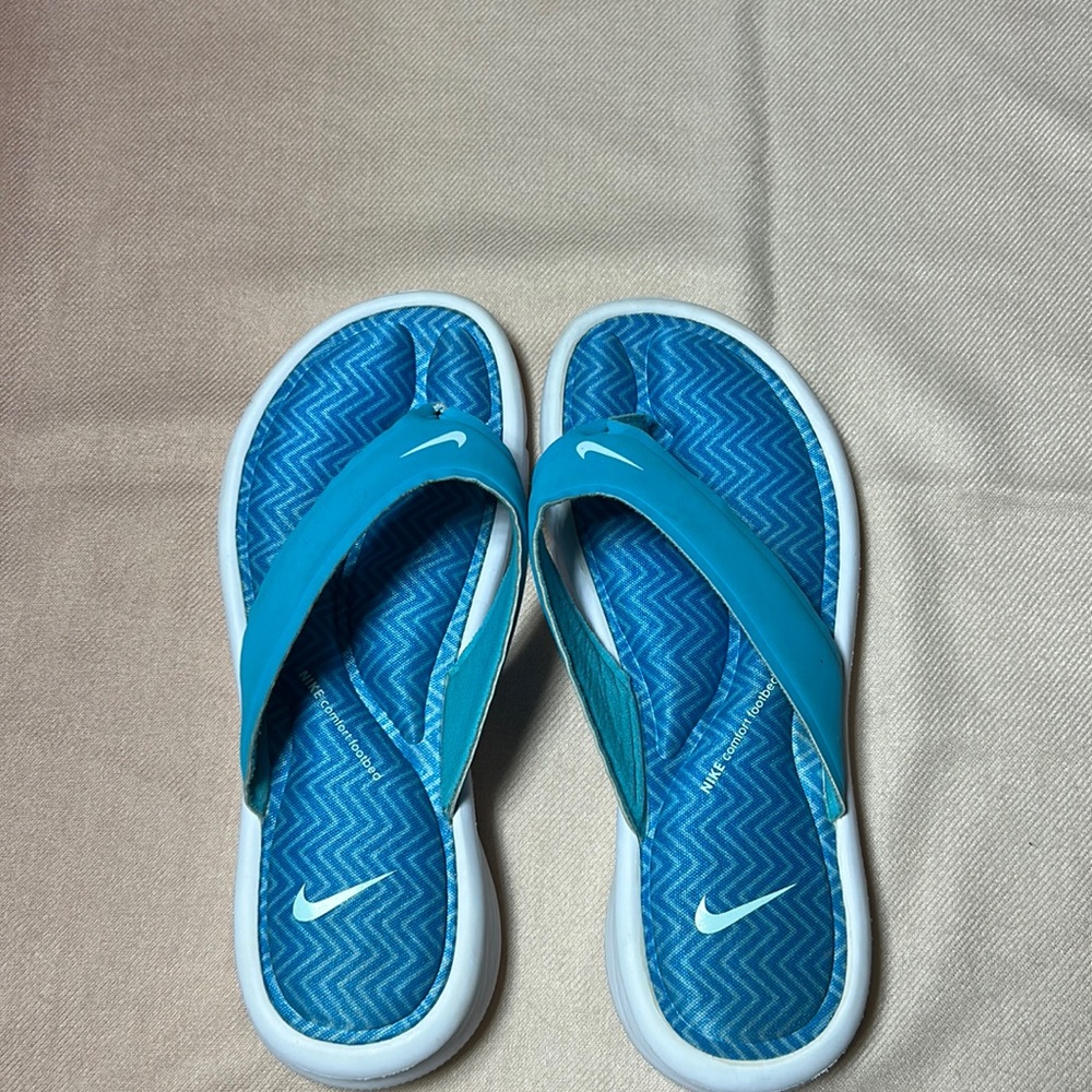 Nike flip flops